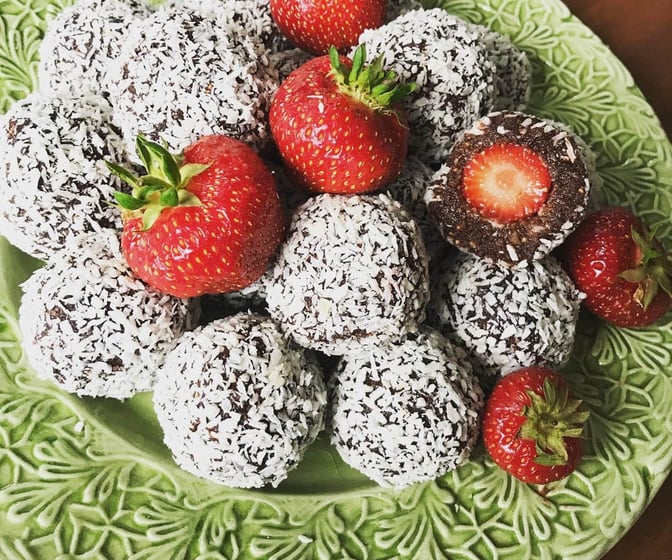 Chokladbollar med jordgubbsgömma 🍓