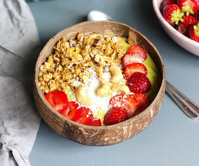 Mango och gröna ärtor smoothie bowl