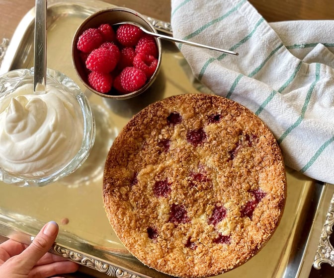 Hallonkladdkaka med smulpajstopp
