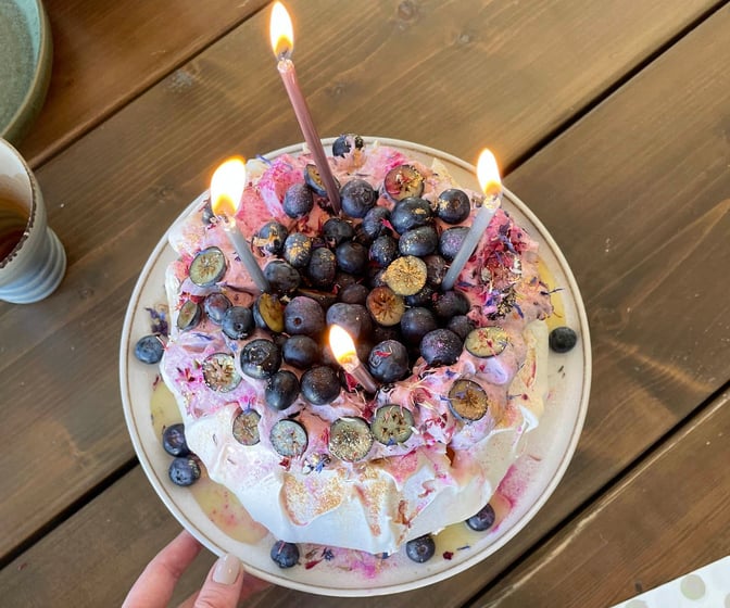 Pavlova med lemon curd och blåbärsgrädde