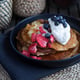 Pannkakor med kokosvispgrädde